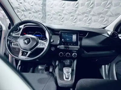 Renault Zoe 2022 - 14500 EUR, 74418 km - AUTO.MOTO.pt - 74418km - foto 14 de 27