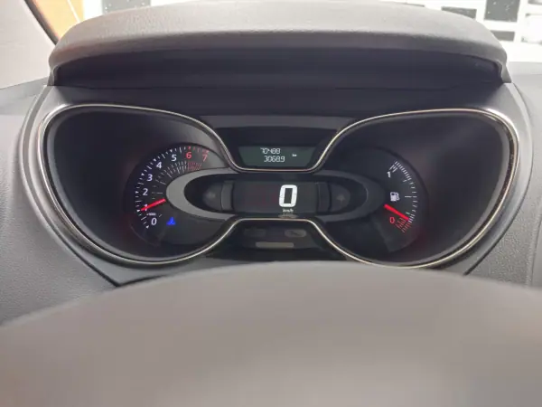 Renault Captur 2019 - 15500 EUR, 70400 km - AUTO.MOTO.pt - 70400km - foto 4 de 10