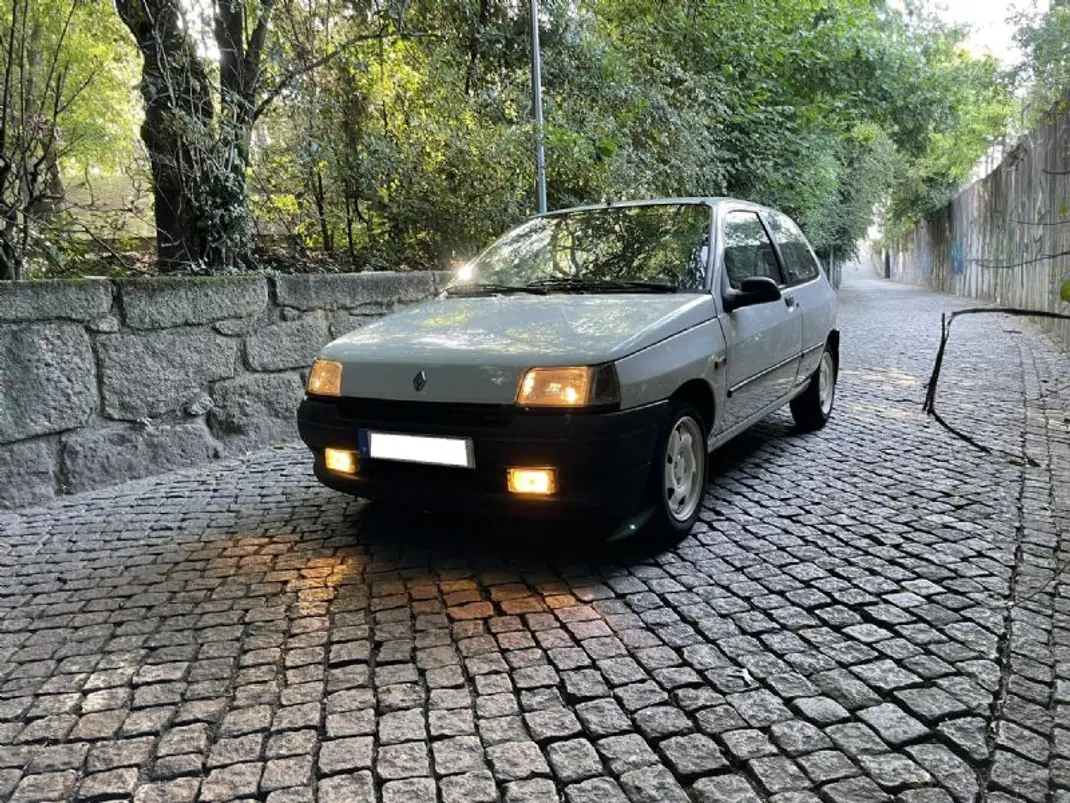 Renault Clio 1993 - 3900 EUR, 283000 km - 283000km - foto 34 de 39