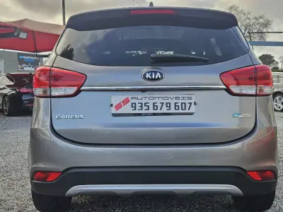 Kia Carens 2018 - 17500 EUR, 138200 km - AUTO.MOTO.pt - 138200km - foto 10 de 63