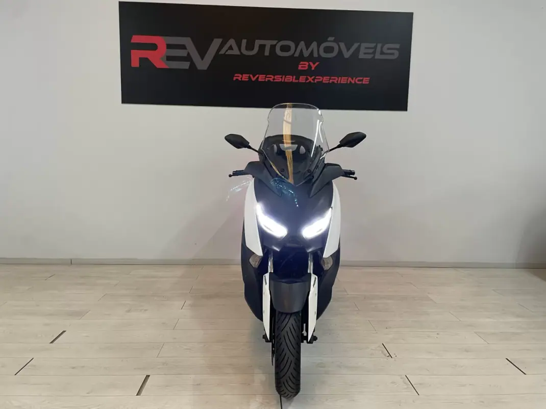 Yamaha XMAX 2017 - 3950 EUR, 9400 km - 9400km - foto 3 de 19