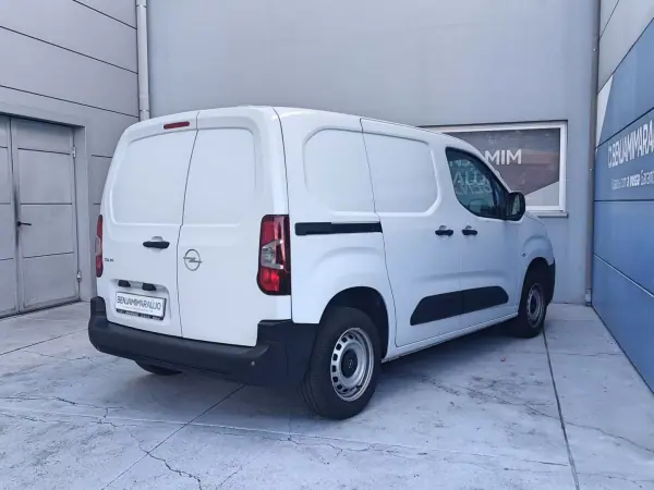 Opel COMBO 2025 - 19750 EUR, 11997 km - AUTO.MOTO.pt - 11997km - foto 8 de 21