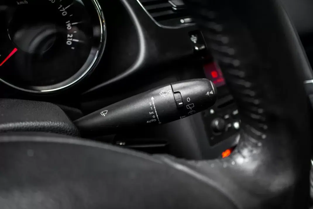 Peugeot 3008 2010 - 7490 EUR, 200623 km - AUTO.MOTO.pt - 200623km - foto 15 de 36