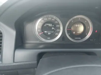 Volvo XC 60 2008 - 11900 EUR, 295804 km - AUTO.MOTO.pt - 295804km - foto 13 de 15