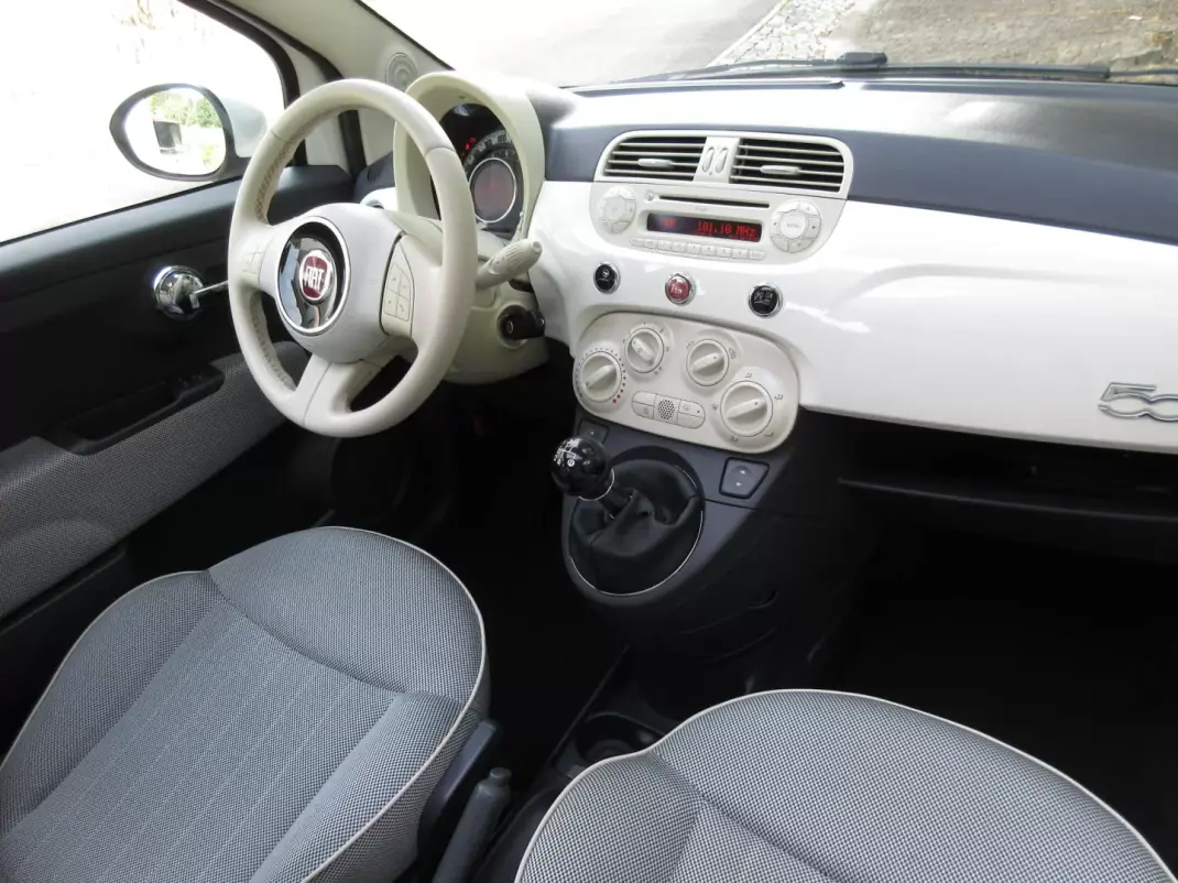Fiat 500 2010 - 6990 EUR, 185000 km - AUTO.MOTO.pt - 185000km - foto 25 de 37
