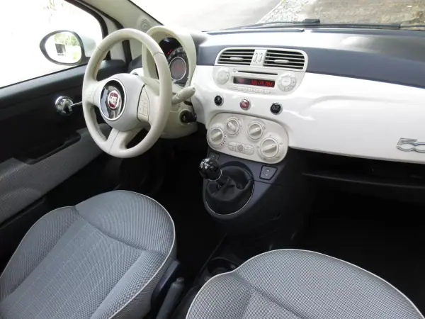 Fiat 500 2010 - 6990 EUR, 185000 km - AUTO.MOTO.pt - 185000km - foto 25 de 37