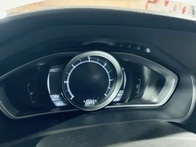 Volvo V40 2013 - 9990 EUR, 258002 km - AUTO.MOTO.pt - 258002km - foto 26 de 31