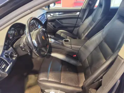 Porsche Panamera 2014 - 55000 EUR, 117234 km - AUTO.MOTO.pt - 117234km - foto 9 de 12