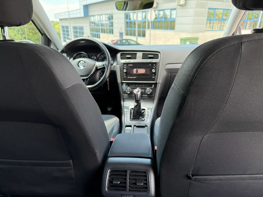 Volkswagen Golf Variant 2017 - 11250 EUR, 193000 km - AUTO.MOTO.pt - 193000km - foto 9 de 14