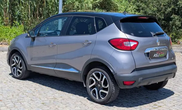Renault Captur 2015 - 8500 EUR, 174577 km - AUTO.MOTO.pt - 174577km - foto 7 de 23