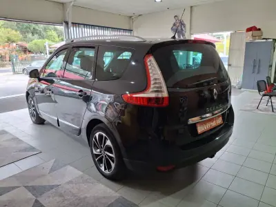Renault Grand Scénic 2015 - 10980 EUR, 179000 km - AUTO.MOTO.pt - 179000km - foto 4 de 19