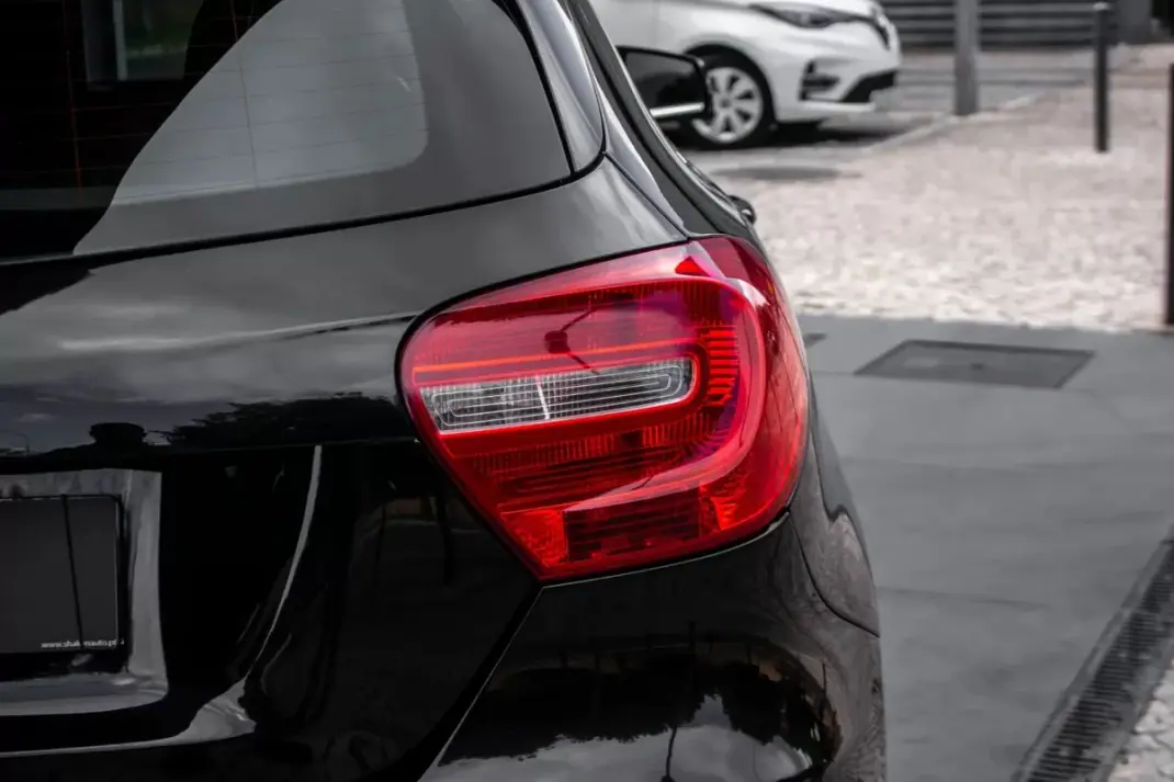 Mercedes-Benz A 180 2013 - 14990 EUR, 273379 km - 273379km - foto 11 de 36
