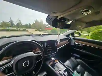 Volvo S90 2018 - 30000 EUR, 85000 km - AUTO.MOTO.pt - 85000km - foto 11 de 13