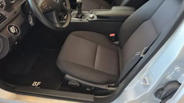 Mercedes-Benz C 220 2010 - 9900 EUR, 291040 km - AUTO.MOTO.pt - 291040km - foto 35 de 61