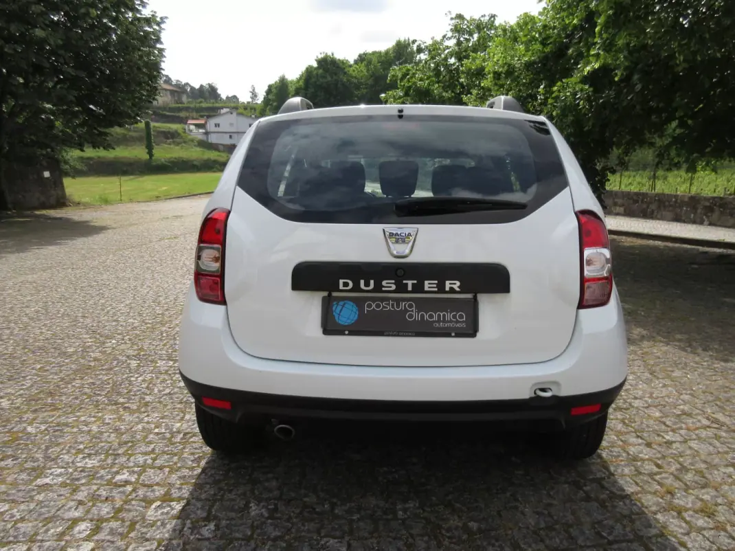 Dacia Duster 2015 - 10990 EUR, 208000 km - AUTO.MOTO.pt - 208000km - foto 7 de 35