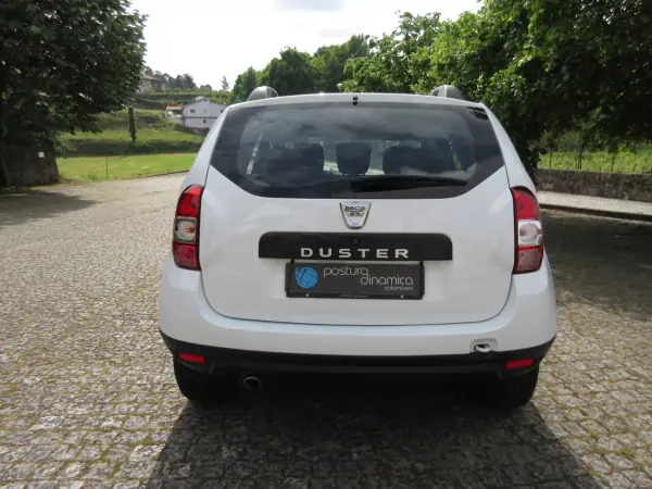 Dacia Duster 2015 - 10990 EUR, 208000 km - AUTO.MOTO.pt - 208000km - foto 7 de 35