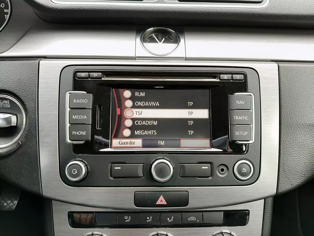 Volkswagen Passat 2012 - 8490 EUR, 296803 km - AUTO.MOTO.pt - 296803km - foto 24 de 27