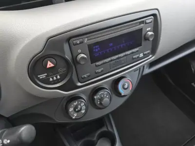 Toyota Yaris 2019 - 11500 EUR, 35900 km - AUTO.MOTO.pt - 35900km - foto 13 de 21
