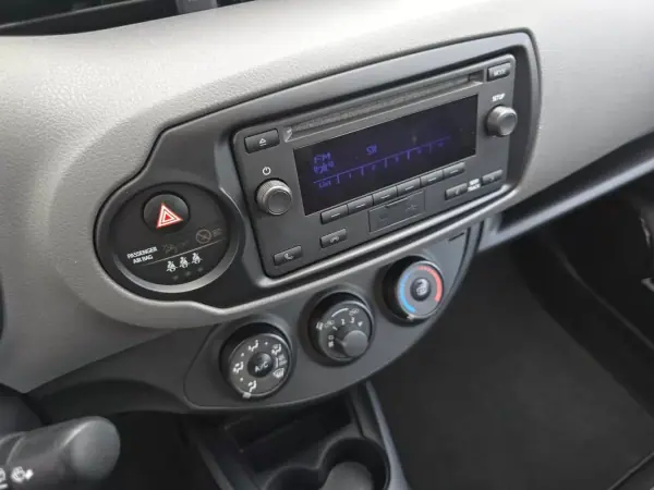 Toyota Yaris 2019 - 11500 EUR, 35900 km - AUTO.MOTO.pt - 35900km - foto 13 de 21