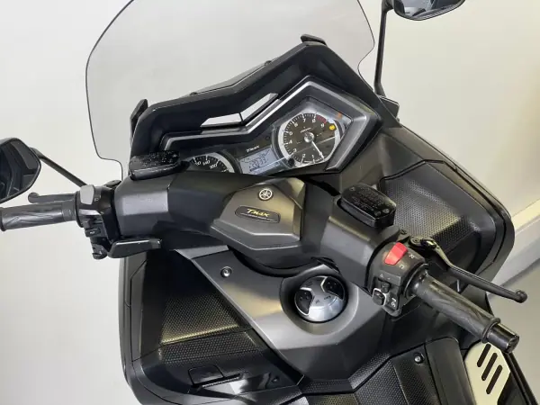 Yamaha TMAX 2015 - 8990 EUR, 25000 km - AUTO.MOTO.pt - 25000km - foto 11 de 26