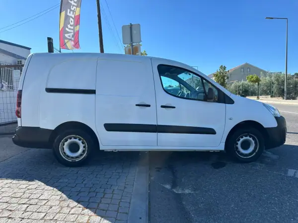 Citroën Berlingo 2016 - 12900 EUR, 101818 km - AUTO.MOTO.pt - 101818km - foto 7 de 27