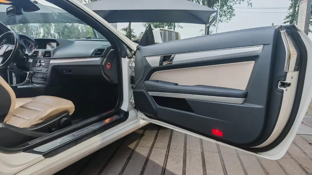 Mercedes-Benz E 250 2010 - 18850 EUR, 170781 km - AUTO.MOTO.pt - 170781km - foto 11 de 17