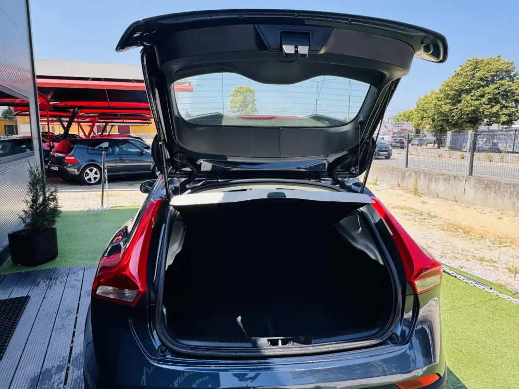 Volvo V40 Cross Country 2014 - 11500 EUR, 193000 km - 193000km - foto 17 de 18