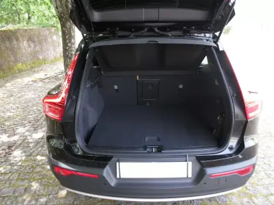 Volvo XC 40 2019 - 29490 EUR, 70000 km - AUTO.MOTO.pt - 70000km - foto 18 de 60