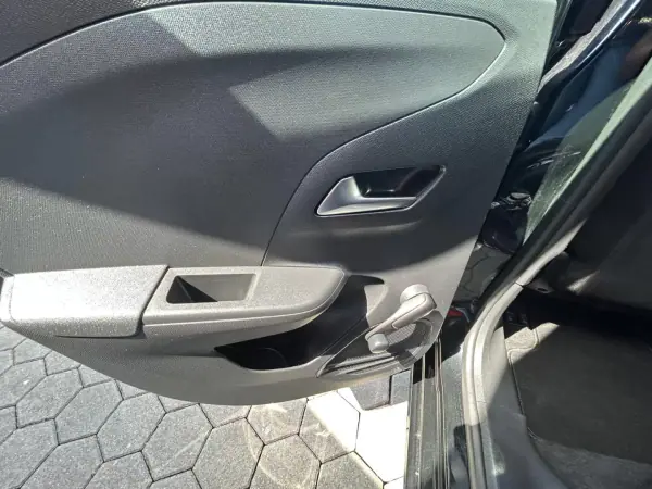 Opel Corsa 2022 - 14500 EUR, 129734 km - AUTO.MOTO.pt - 129734km - foto 19 de 23