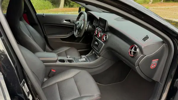 Mercedes-Benz A 45 AMG 2015 - 30500 EUR, 134000 km - AUTO.MOTO.pt - 134000km - foto 11 de 22