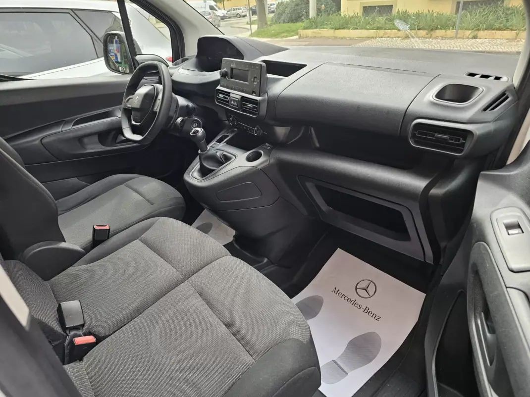 Peugeot Partner 1.5 BlueHDI Pro Longa 3L 2020 - 12900 EUR, 187531 km - AUTO.MOTO.pt - 187531km - foto 12 de 13