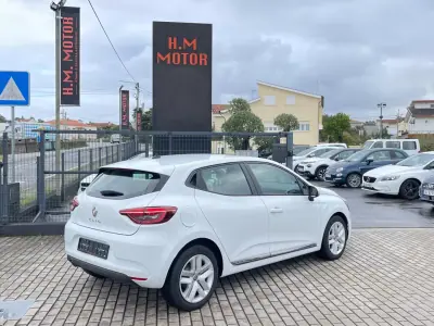 Renault Clio 2022 - 15900 EUR, 21000 km - AUTO.MOTO.pt - 21000km - foto 4 de 11