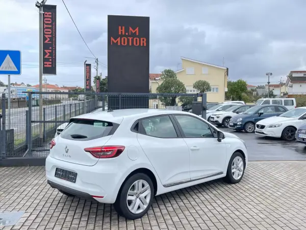 Renault Clio 2022 - 15900 EUR, 21000 km - AUTO.MOTO.pt - 21000km - foto 4 de 11