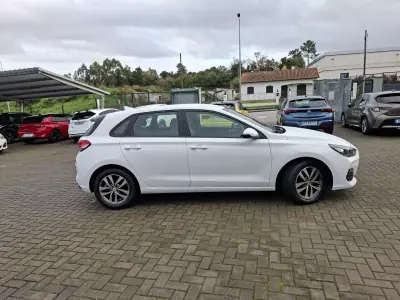 Hyundai i30 2020 - 13000 EUR, 123500 km - AUTO.MOTO.pt - 123500km - foto 5 de 25