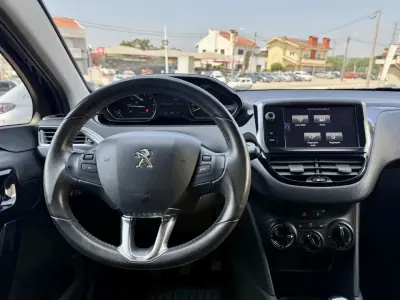 Peugeot 208 2017 - 9950 EUR, 71000 km - AUTO.MOTO.pt - 71000km - foto 15 de 24