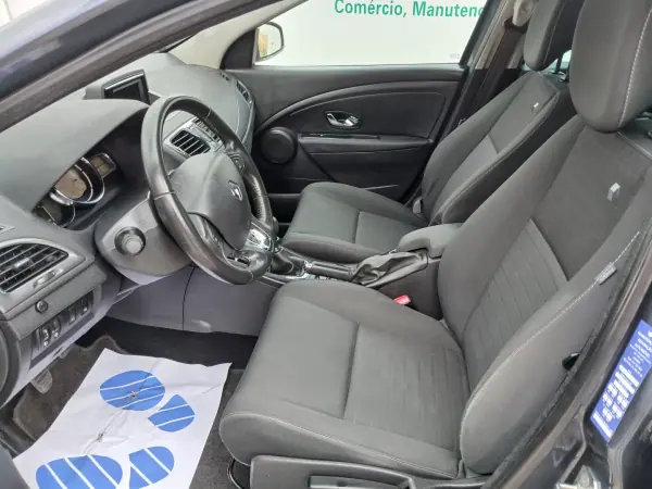 Renault Mégane Sport Tourer 2016 - 8950 EUR, 157317 km - AUTO.MOTO.pt - 157317km - foto 15 de 25