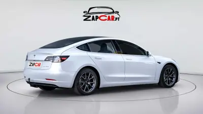 Tesla Model 3 2023 - 36900 EUR, 30450 km - 30450km - foto 8 de 15