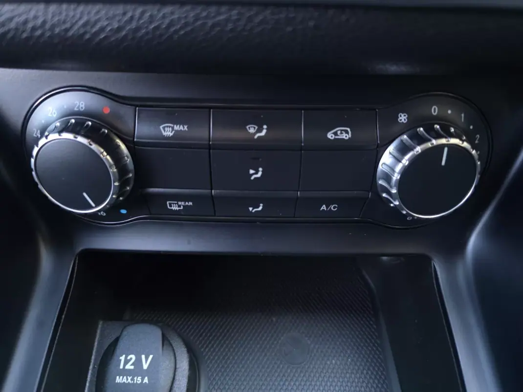 Mercedes-Benz CLA 180 2014 - 17990 EUR, 134000 km - AUTO.MOTO.pt - 134000km - foto 28 de 34