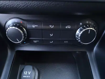 Mercedes-Benz CLA 180 2014 - 17990 EUR, 134000 km - AUTO.MOTO.pt - 134000km - foto 28 de 34