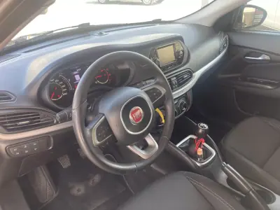 Fiat Tipo 2019 - 9900 EUR, 196000 km - AUTO.MOTO.pt - 196000km - foto 8 de 13