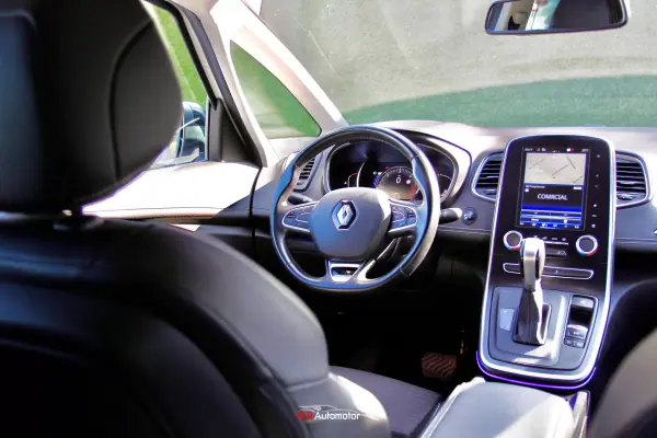 Renault Scénic 2017 - 15750 EUR, 97000 km - AUTO.MOTO.pt - 97000km - foto 8 de 31