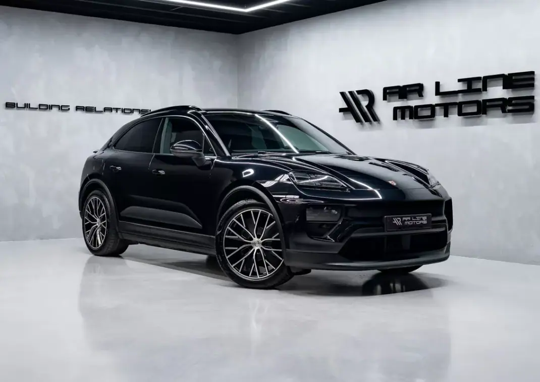 Porsche Macan 2025 - 89950 EUR, 8000 km - AUTO.MOTO.pt - 8000km - foto 1 de 57