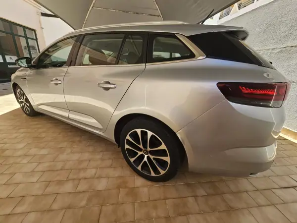 Renault Mégane 2022 - 20200 EUR, 55525 km - AUTO.MOTO.pt - 55525km - foto 15 de 18