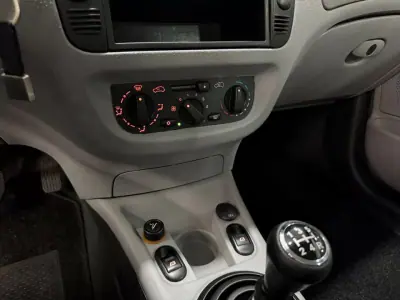 Citroën C3 2002 - 2450 EUR, 174144 km - AUTO.MOTO.pt - 174144km - foto 14 de 16