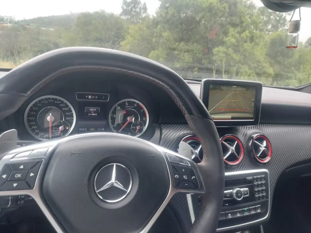 Mercedes-Benz A 45 AMG 2014 - 22800 EUR, 219800 km - AUTO.MOTO.pt - 219800km - foto 12 de 13