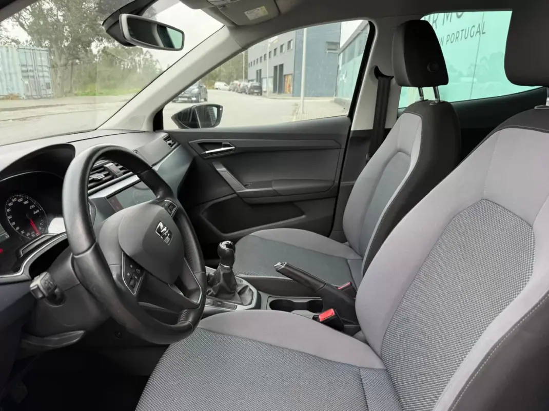 SEAT Arona 2017 - 13750 EUR, 116324 km - AUTO.MOTO.pt - 116324km - foto 8 de 17