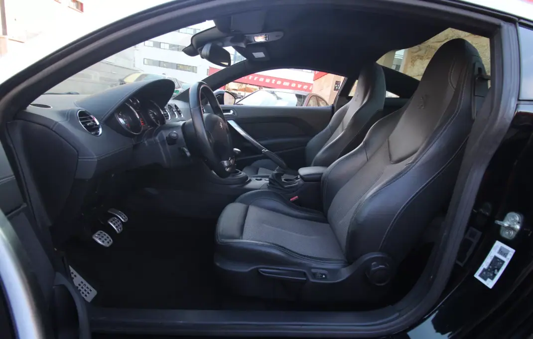 Peugeot RCZ 2012 - 12990 EUR, 189000 km - AUTO.MOTO.pt - 189000km - foto 13 de 25