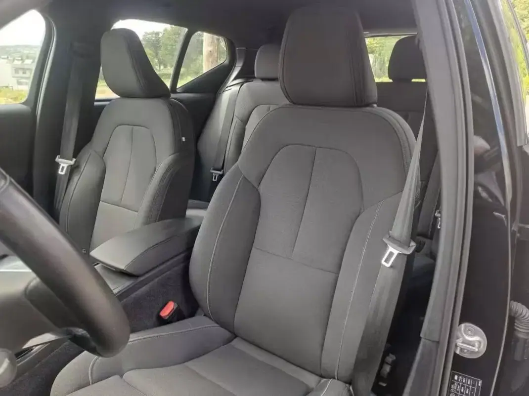 Volvo XC 40 2023 - 26500 EUR, 135000 km - 135000km - foto 8 de 12