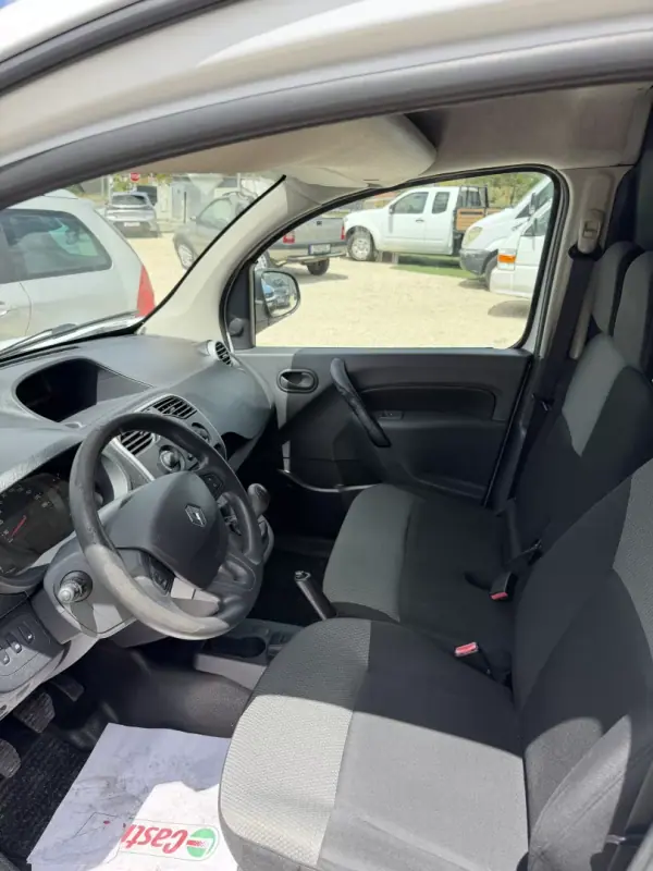 Renault Kangoo 2017 - 6990 EUR, 359871 km - AUTO.MOTO.pt - 359871km - foto 10 de 15