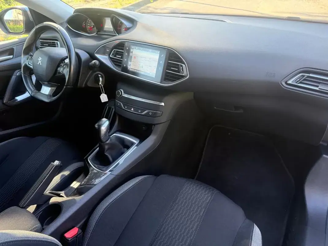 Peugeot 308 SW 2016 - 9450 EUR, 192000 km - AUTO.MOTO.pt - 192000km - foto 13 de 24